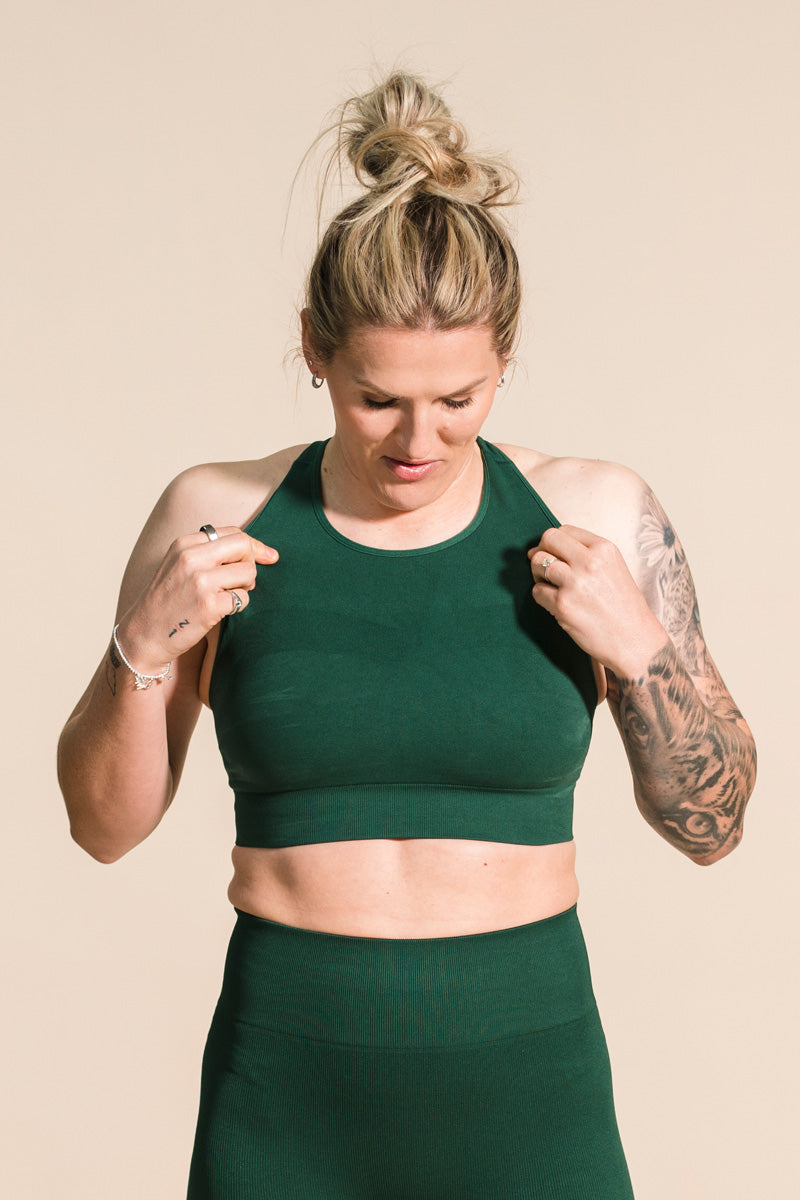 Millie_bright_wearing_green_seamless_sports_bra_maaree